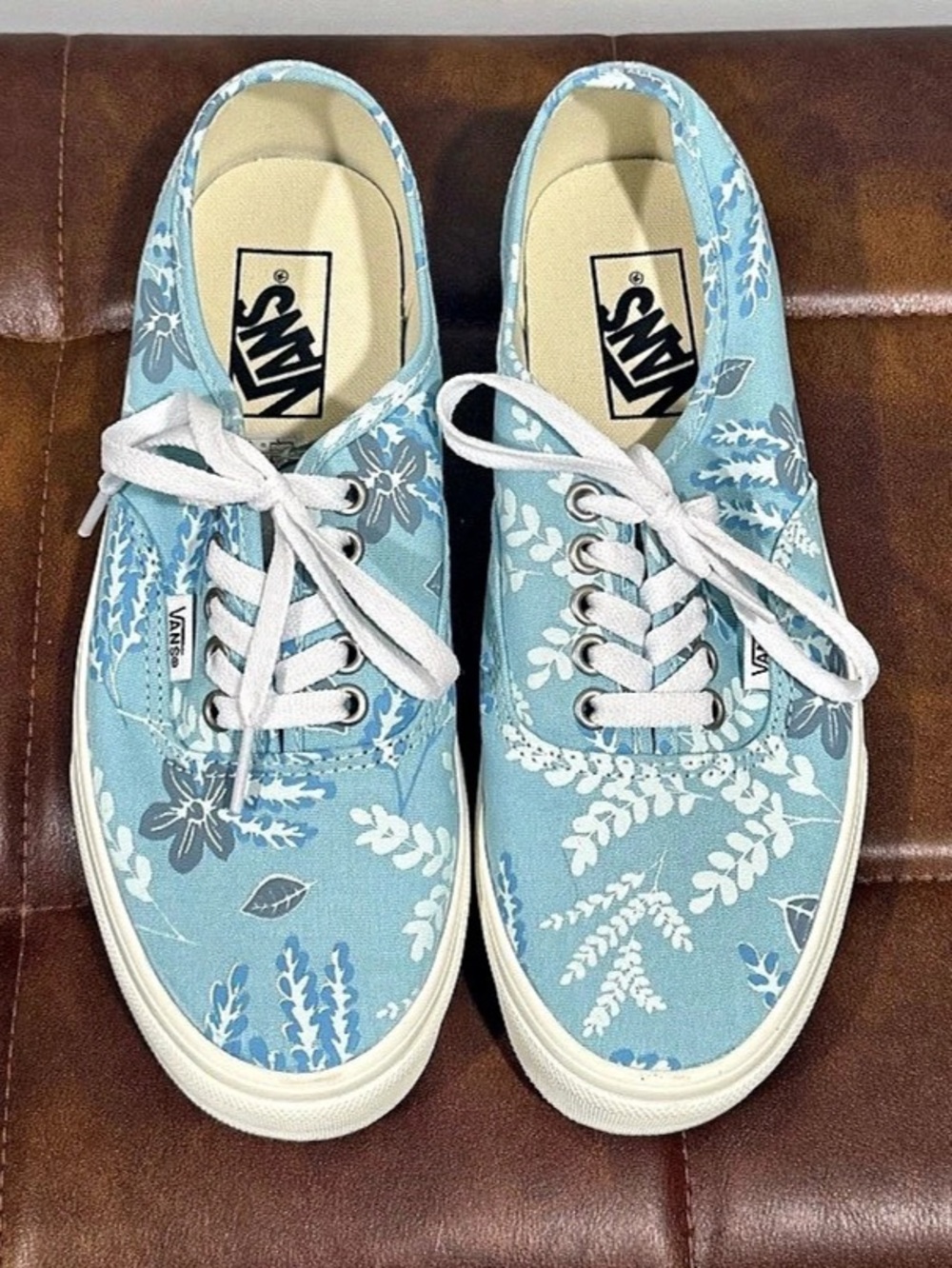 Vans Floral Blue & White Sneakers NEW without box - Picture 2 of 4